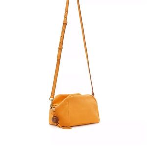 New lucky brand cross body purse lk. Kata material leather yellow color so cute